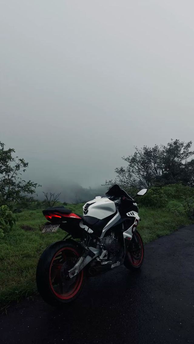Foggy Aprilia wallpaper